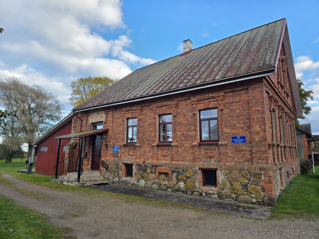 Varnja raamatukogu.jpg